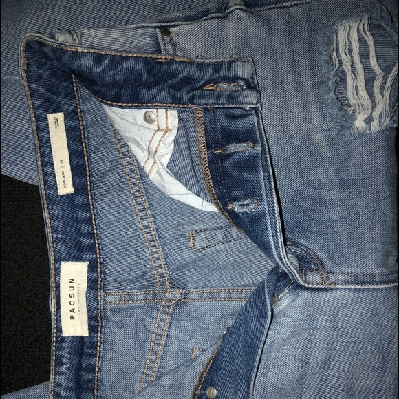 Too small - Picture 3 of 8